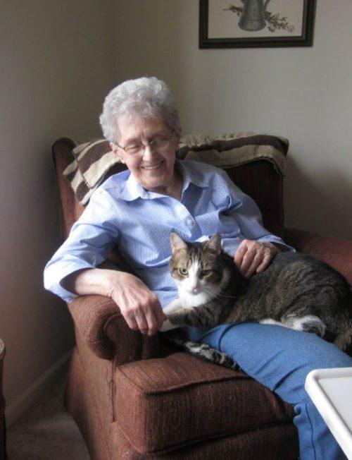 Abuela y su gatita
