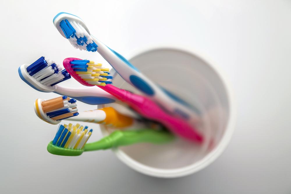 ¿Por qué debemos cambiar el cepillo de dientes de los niños tras una infección?