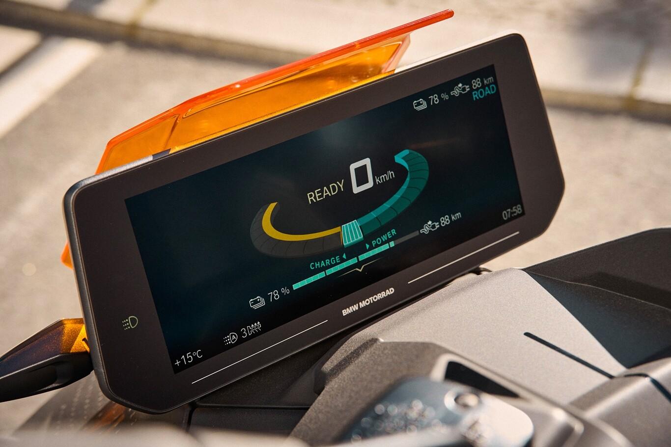 Conectividad y detalles tecnológicos BMW CE 04