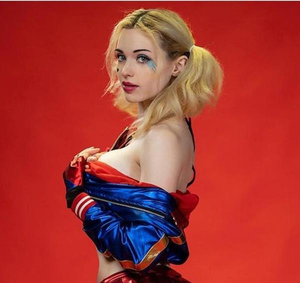 Cosplay Harley Quinn Amouranth 2