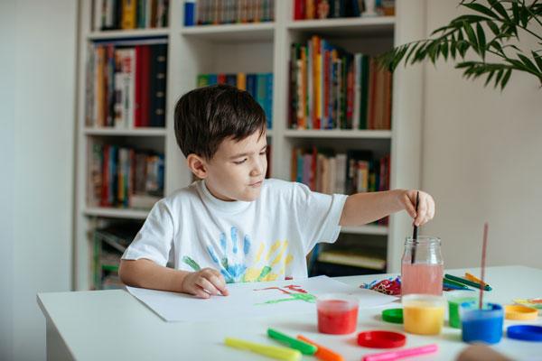 Cómo acompañar a un niño zurdo