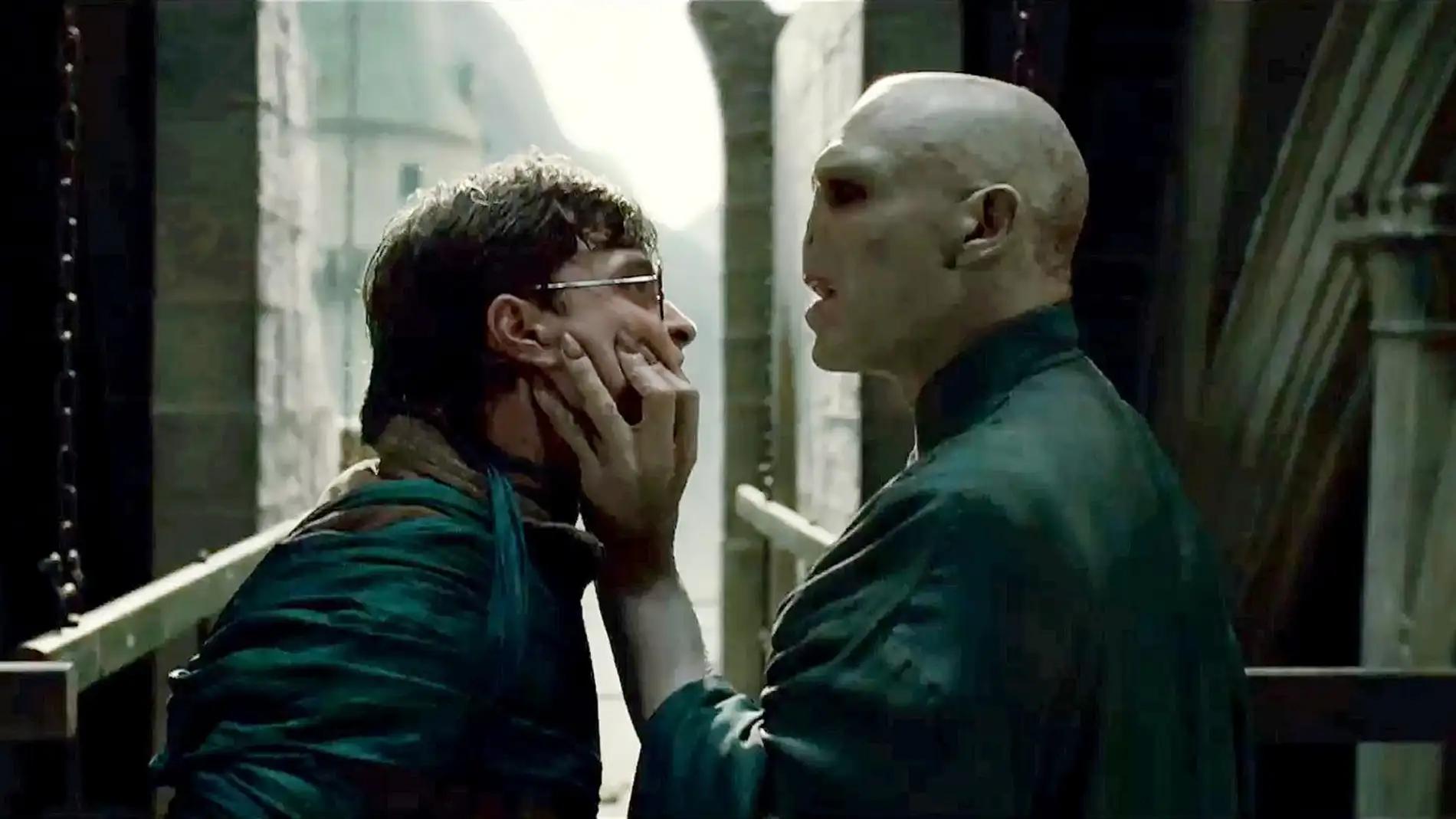 ¿Por qué Voldemort se quedó sin nariz?
