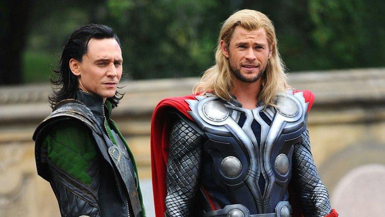 Thor secuestrando a Loki