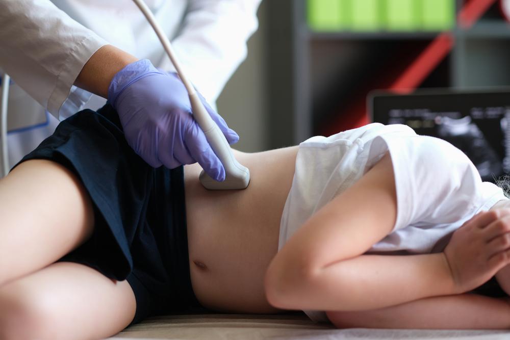 7 síntomas para identificar cálculos renales en niños y niñas
