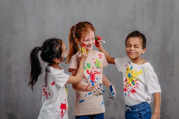 ¿Cómo estimular la creatividad desde casa? Guía práctica para mamás ocupadas