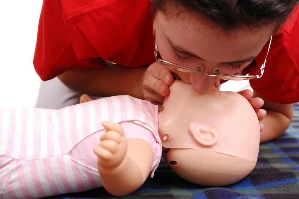 5 maniobras que debes conocer para salvar la vida de tu bebé en caso de emergencia