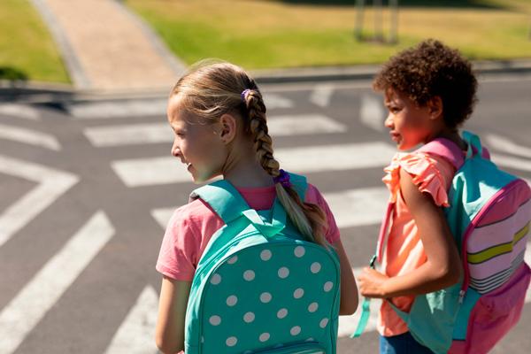 Los principales riesgos a los que los niños deben poner atención en la calle