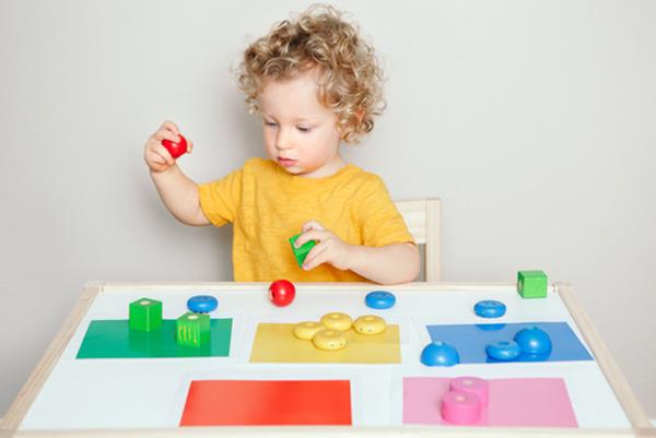 ¿El daltonismo afecta el aprendizaje de mis hijos?