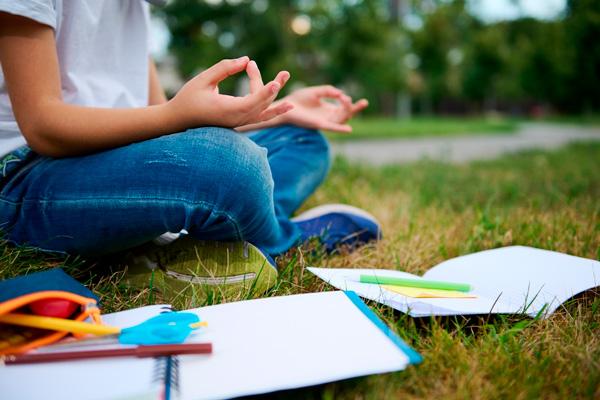 Por estas razones la meditación mejora el rendimiento de tus hijos