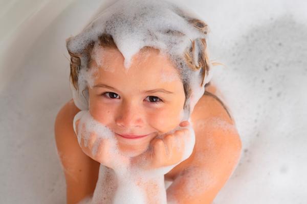 Por estas razones los niños no deben bañarse con agua muy caliente