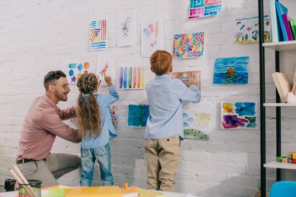Cómo hacer un mural familiar: una experiencia creativa que une y decora