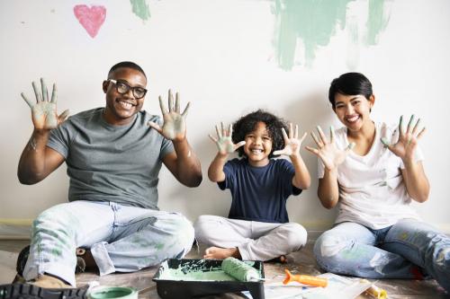 Cómo hacer un mural familiar: una experiencia creativa que une y decora