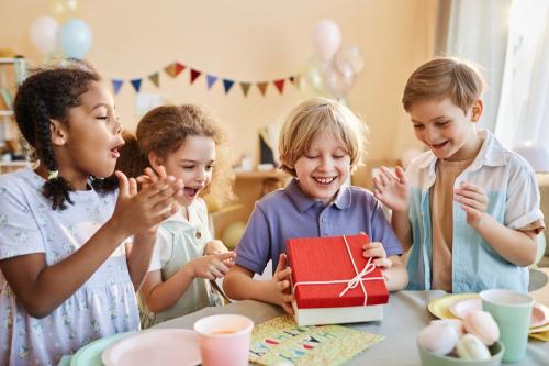Materiales de arte ¿Por qué son el mejor regalo de cumple para los amigos de tus pequeños?